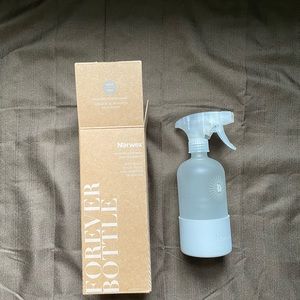 Norwex glass forever spray bottle w/ silicone protection bottom. Ditch plastic !